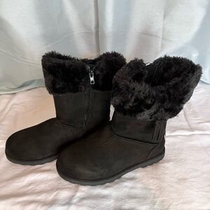 Black fur lined winter boots